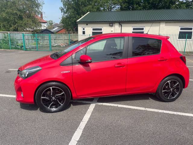 2016 Toyota Yaris 1.5 Hybrid Design 5dr CVT