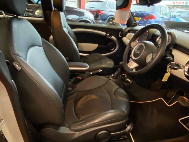 2010 Mini Hatchback 1.6 Cooper Camden 3dr Auto